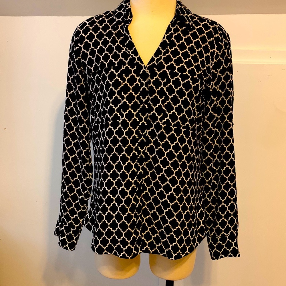 Black/White Design Button up Blouse